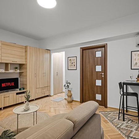 Earthy Escape - Central Apt With Balcony Bucharest Exterior photo