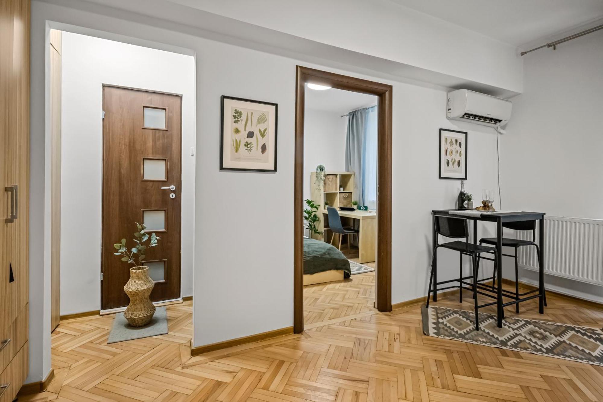 Earthy Escape - Central Apt With Balcony Bucharest Exterior photo